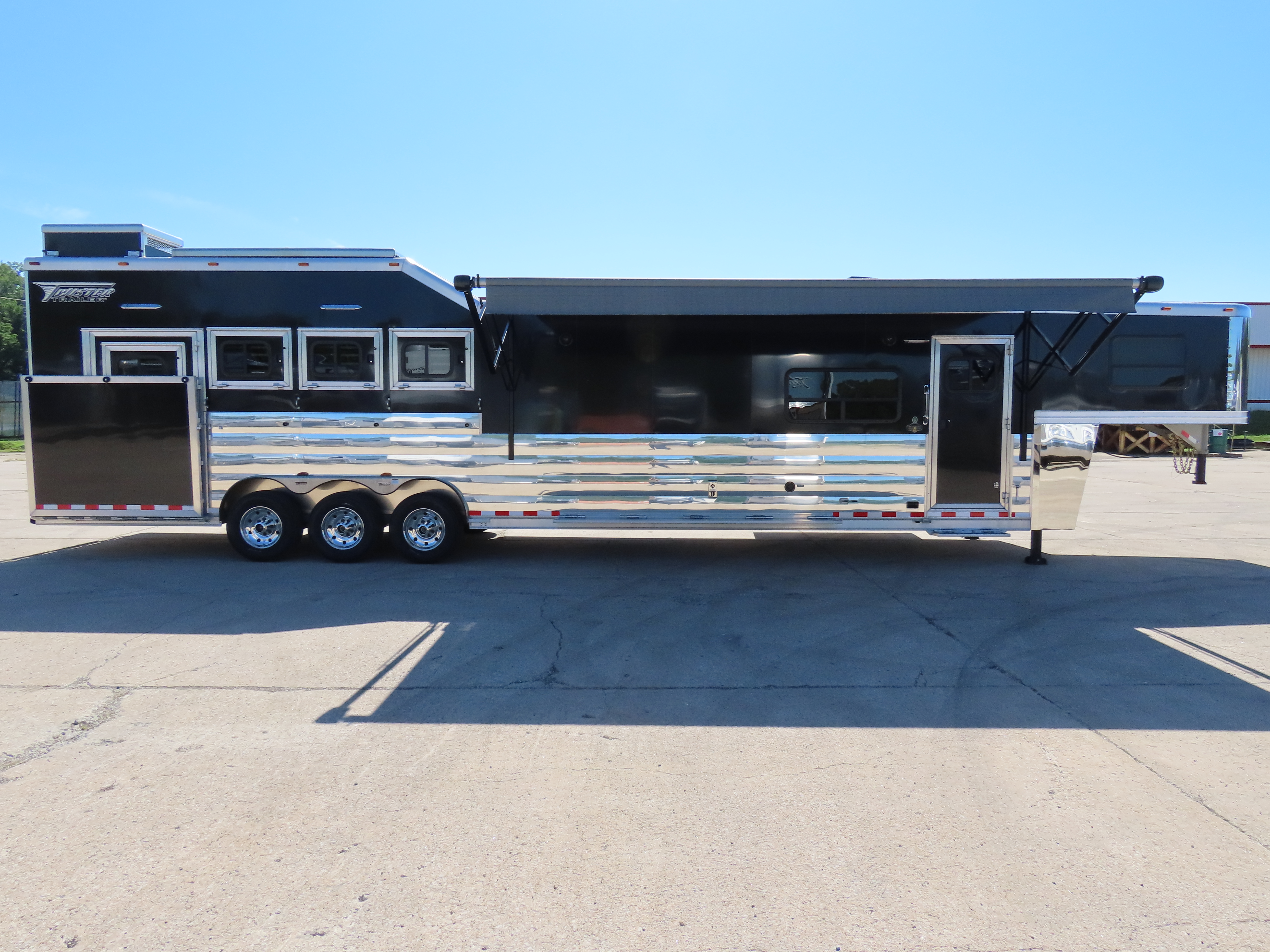 S527 4 Horse 15'4" SW Side load — photo 1