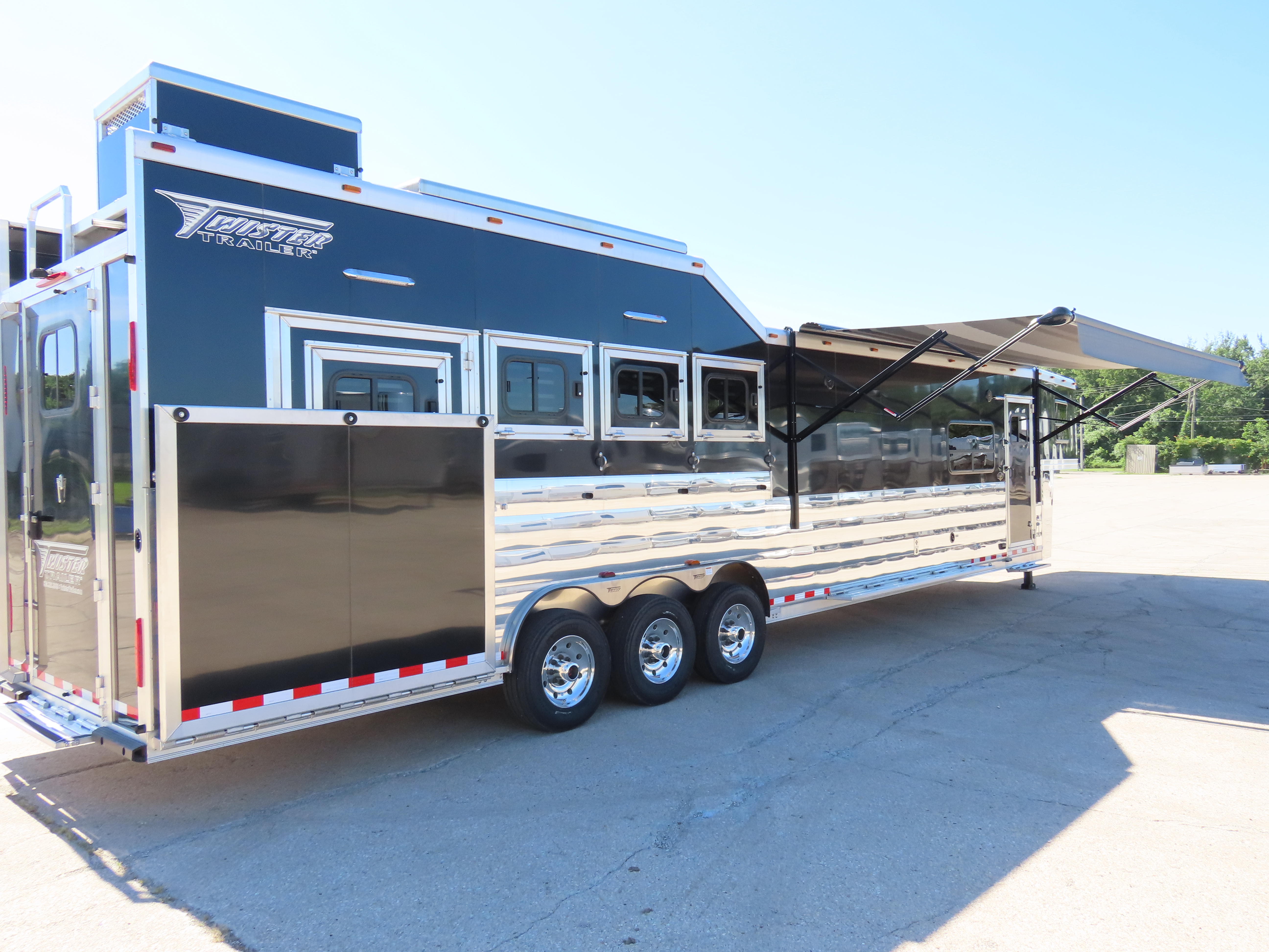 S527 4 Horse 15'4" SW Side load — photo 2
