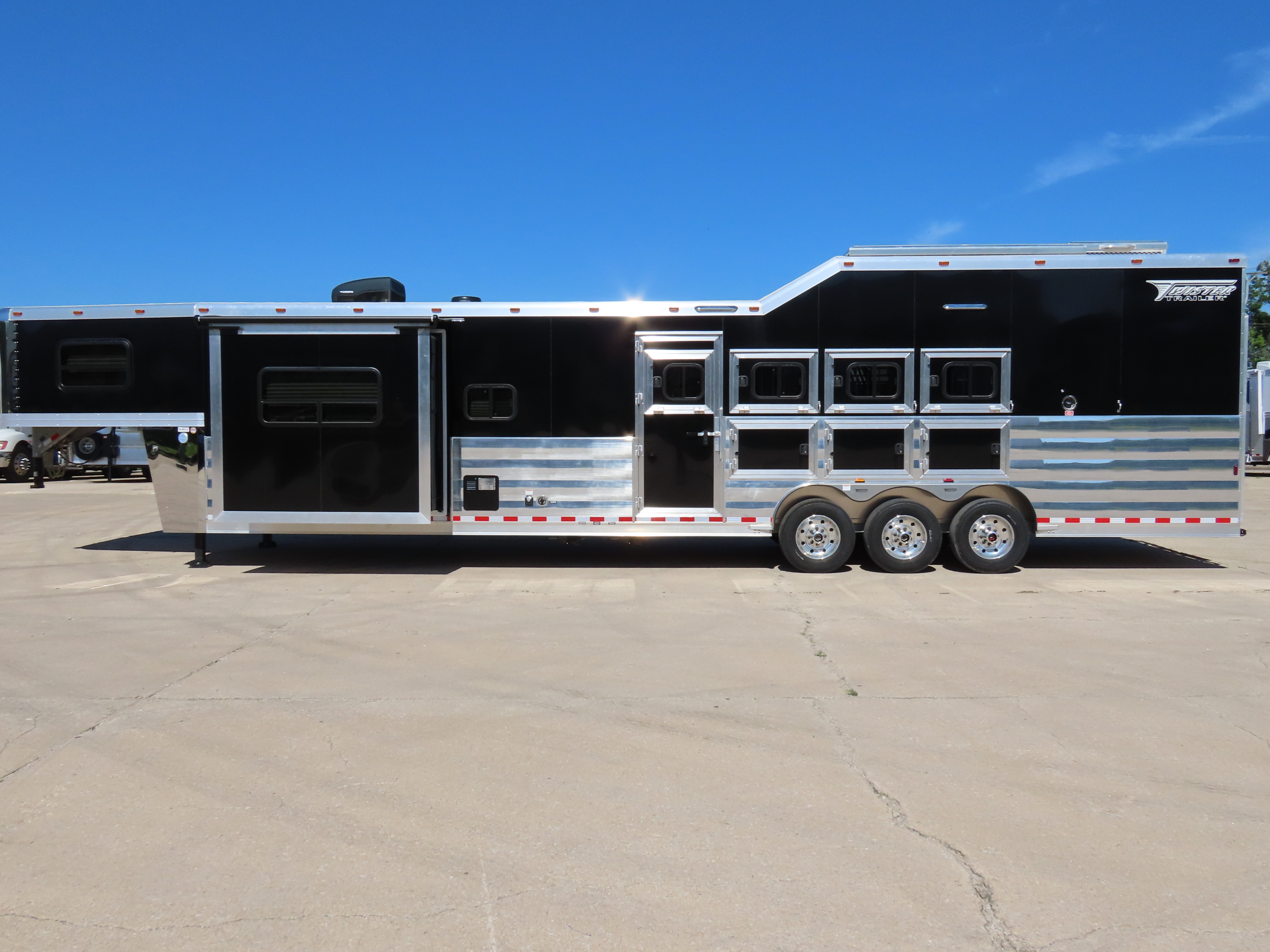 S527 4 Horse 15'4" SW Side load — photo 6