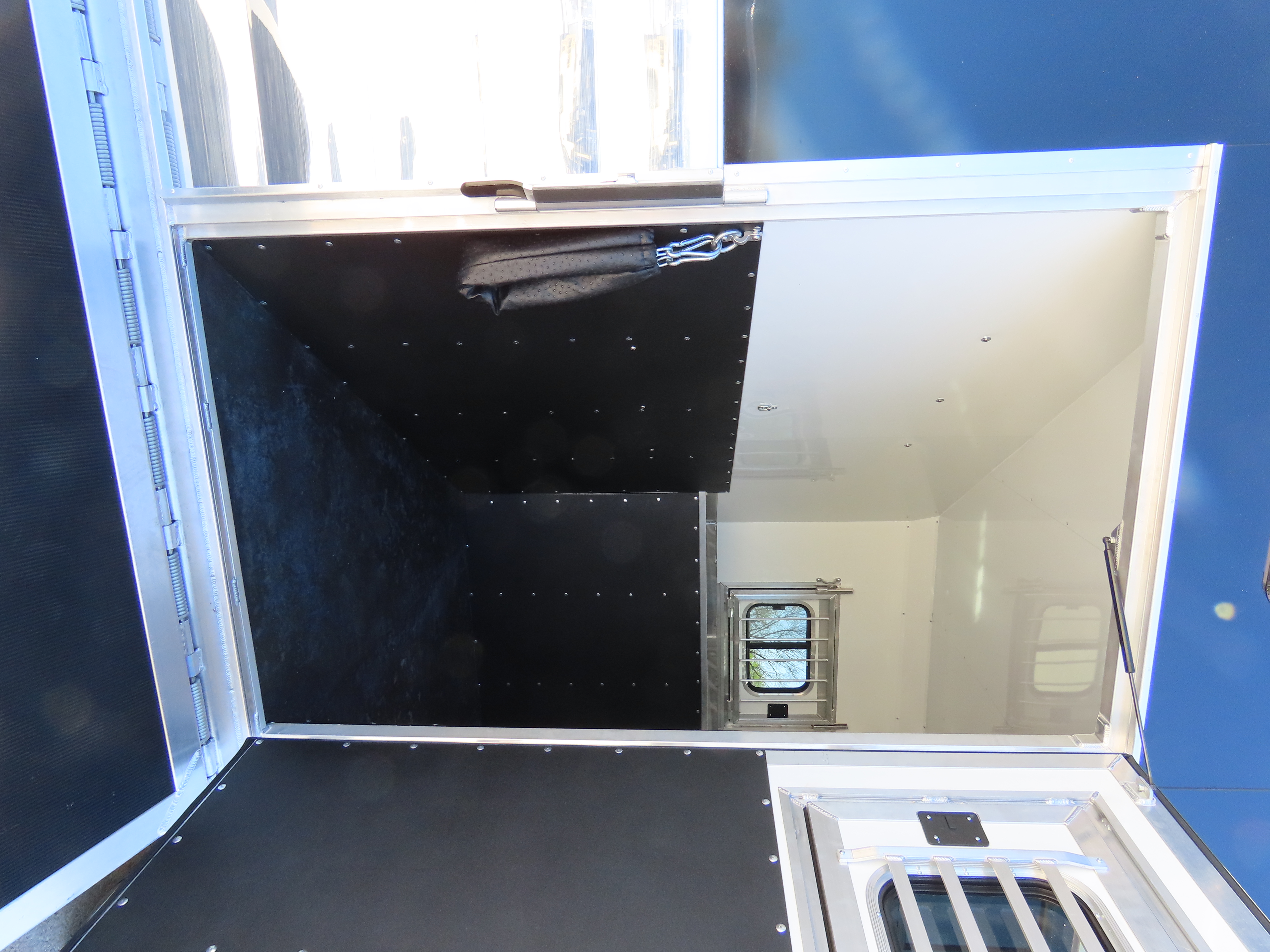 S527 4 Horse 15'4" SW Side load — photo 11