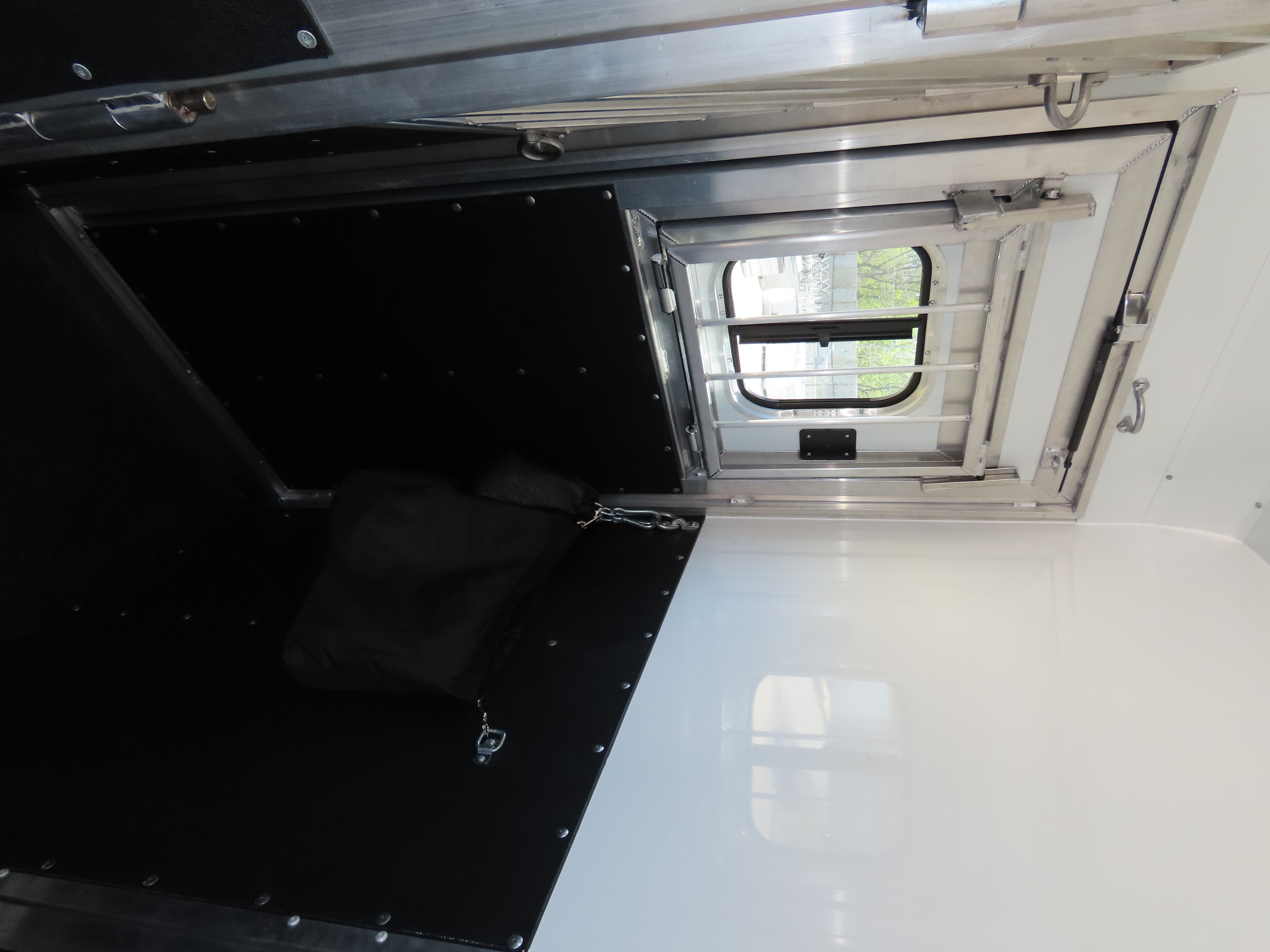 S527 4 Horse 15'4" SW Side load — photo 19
